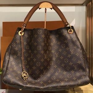 ✨ SOLD ✨ Louis Vuitton Artsy MM